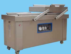 所以連續(xù)式真空包裝機(jī)能有效地防止食品變質(zhì)