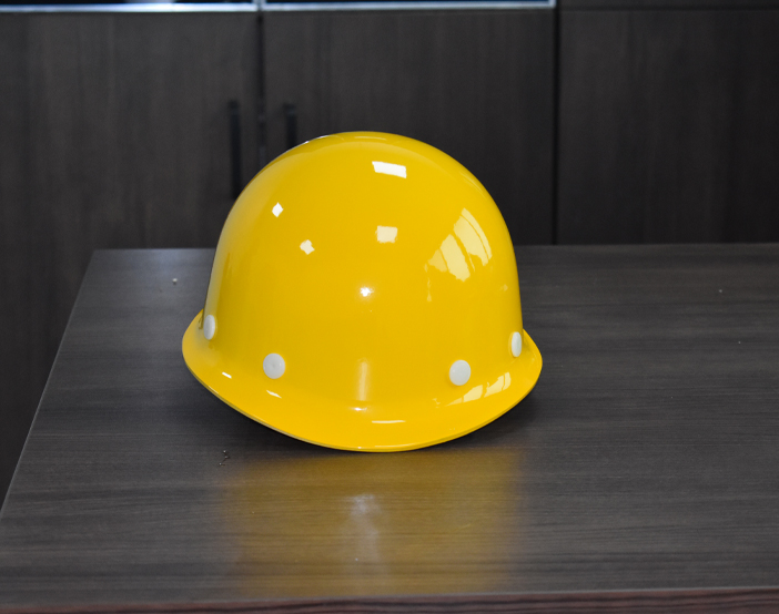 生產(chǎn)廠家來教你該如何挑選適合自己的安全帽！